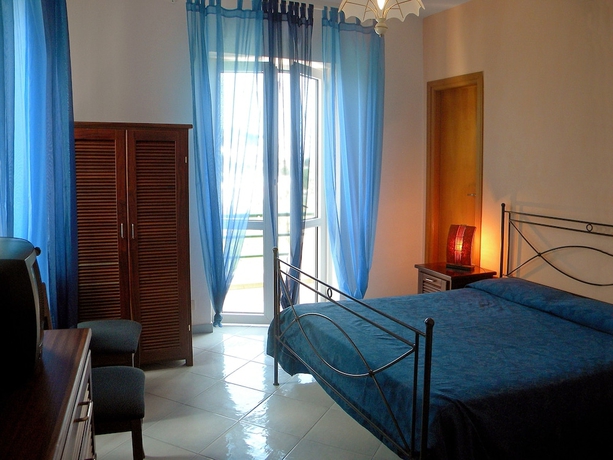 Imagen de la habitación del Hotel Ortensia. Foto 14