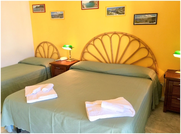 Imagen de la habitación del Hotel Ortensia. Foto 15