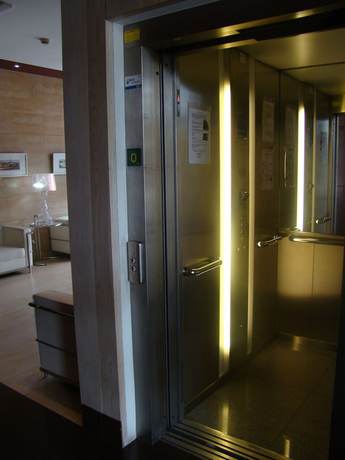 Imagen de los interiores del Hotel Ortuella. Foto 12