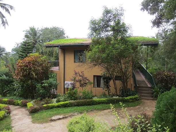 Imagen de los exteriores del Hotel Oruthota Chalets. Foto 17
