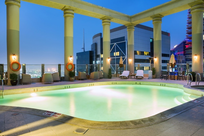 Imagen de la piscina del Hotel Oryx. Foto 17