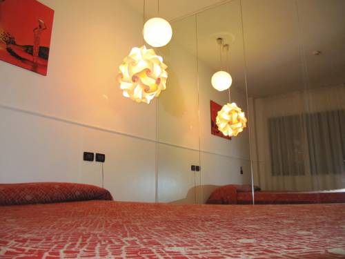 Imagen de la habitación del Hotel Orzihotel. Foto 16