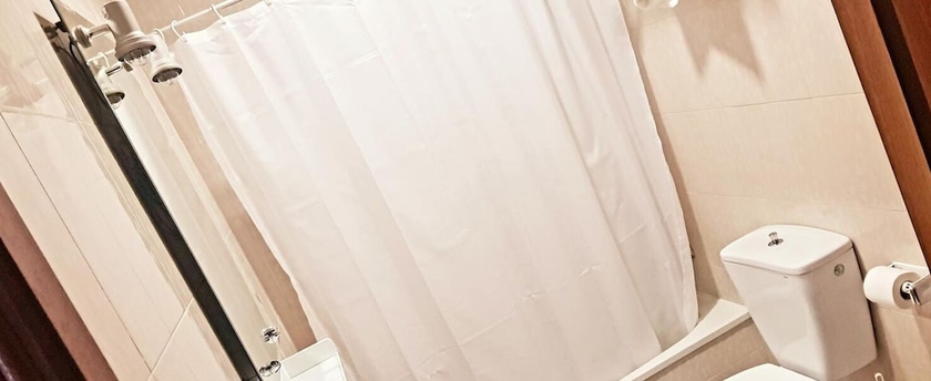 Imagen de la habitación del Hotel Os Pazos. Foto 13