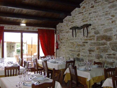 Imagen de la habitación del Hotel Os Tres Teixos. Foto 3