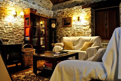 Imagen de los interiores del Hotel Os Tres Teixos. Foto 15