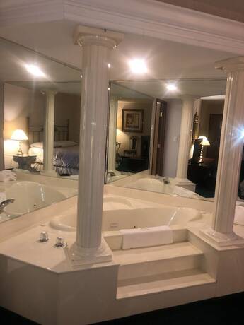 Imagen de la habitación del Hotel Osage Village Inn. Foto 17