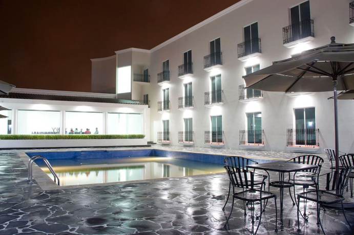 Imagen de la piscina del Hotel Osalle Inn. Foto 17