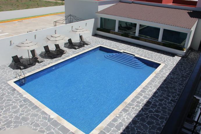 Imagen de la piscina del Hotel Osalle Inn. Foto 19