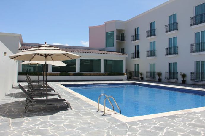 Imagen de la piscina del Hotel Osalle Inn. Foto 20