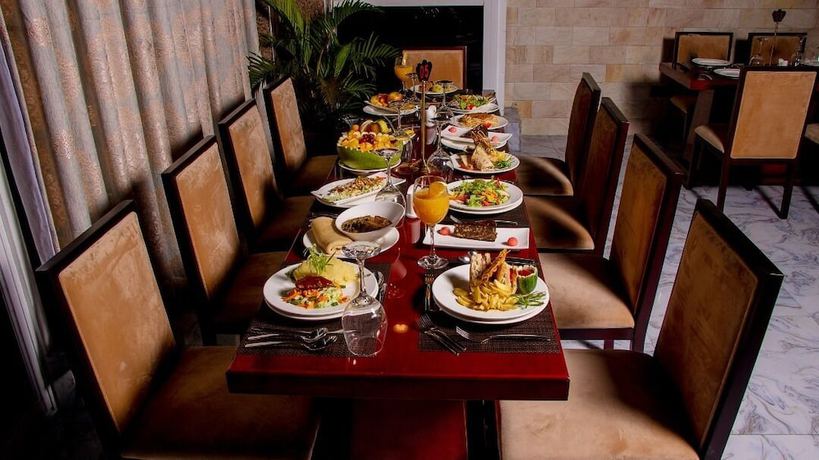 Imagen del bar/restaurante del Hotel Osborn La Palm Royal Resort Phc. Foto 3