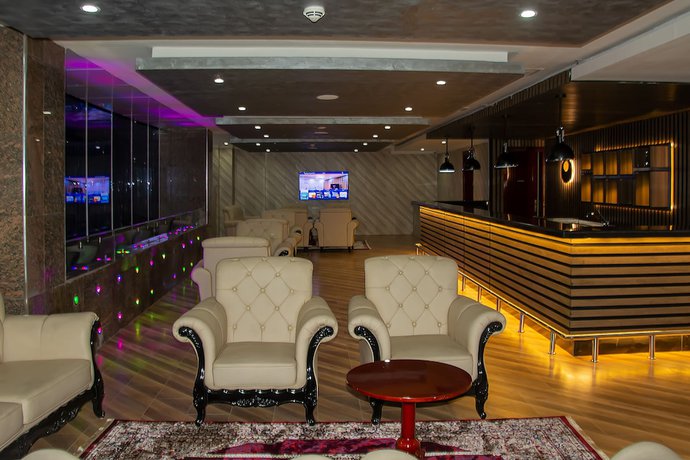 Imagen del bar/restaurante del Hotel Osborn La-palm Royal Resort. Foto 5