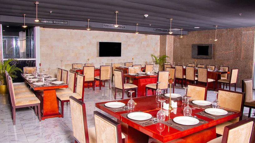 Imagen del bar/restaurante del Hotel Osborn La-palm Royal Resort. Foto 6