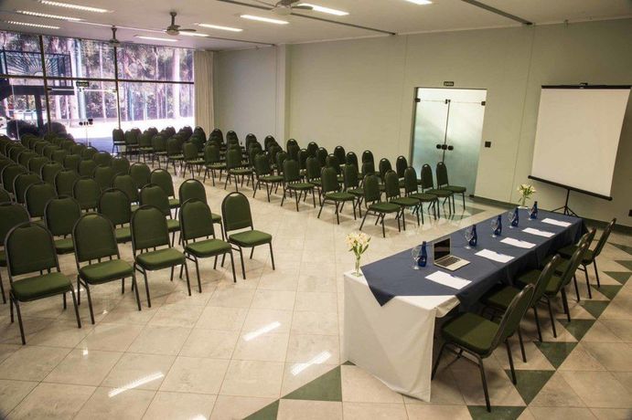 Imagen de la piscina del Hotel Oscar Inn Eco Resort. Foto 7