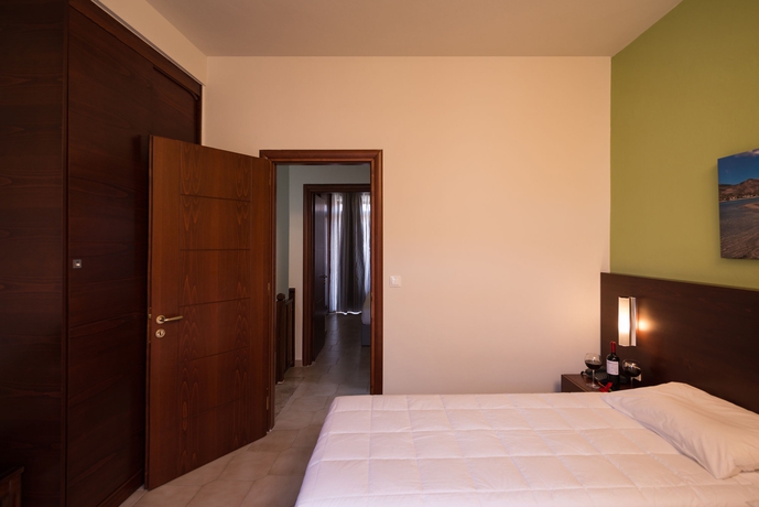 Imagen de la habitación del Hotel Oscar Suites Village. Foto 1