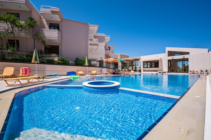 Imagen de la piscina del Hotel Oscar Suites and Village. Foto 2