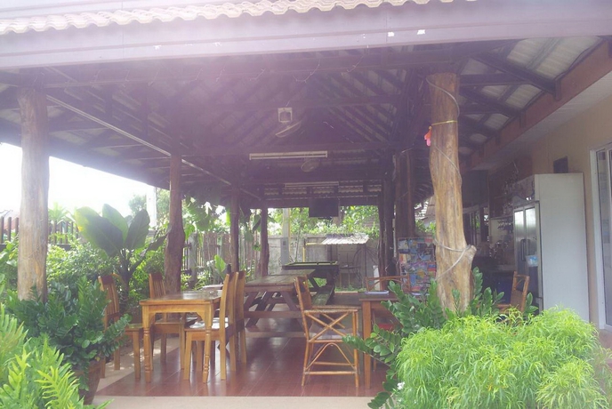 Imagen del bar/restaurante del Hotel Oscar Villa Aonang Krabi. Foto 2