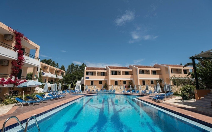 Imagen de la piscina del Hotel Oscar, Zante. Foto 17