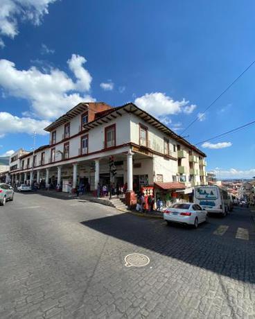 Imagen general del Hotel Oseguera. Foto 1