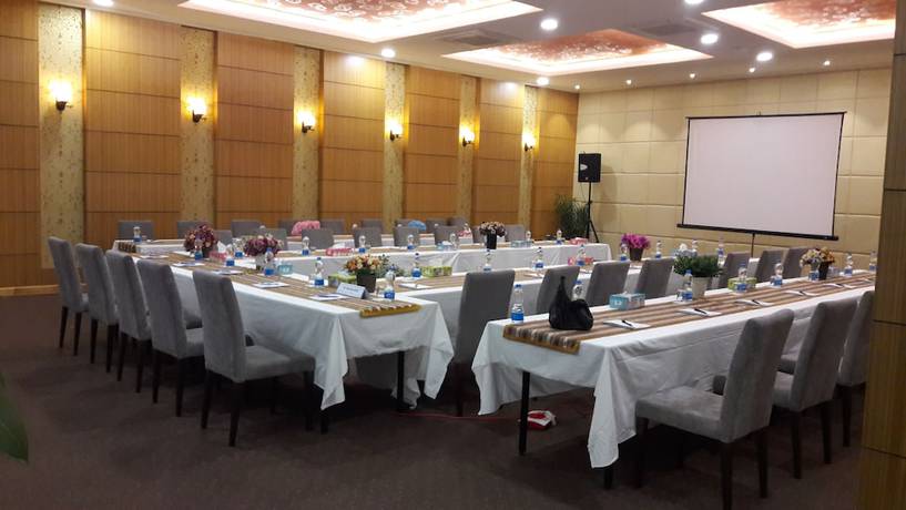 Imagen de los interiores del Hotel Osel. Foto 11