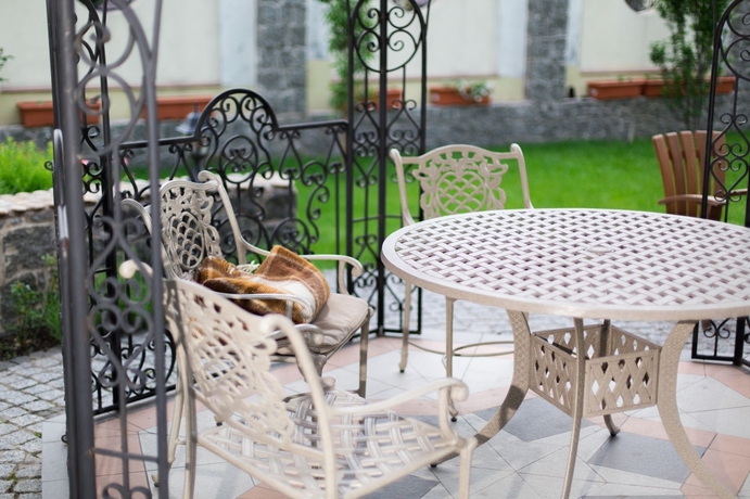 Imagen de los exteriores del Hotel Oselya. Foto 8