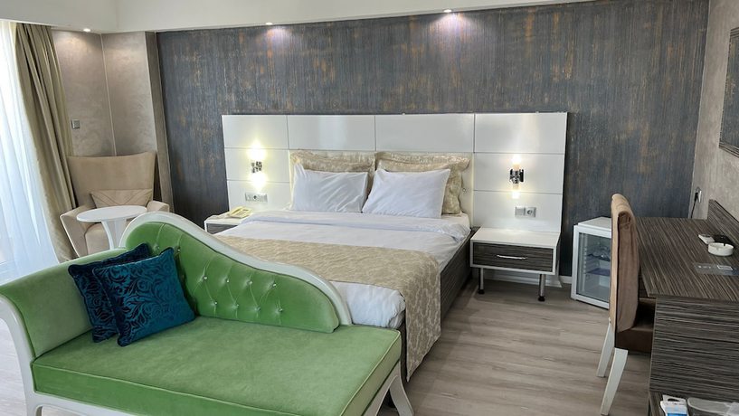 Imagen de la habitación del Hotel Osh Luxury. Foto 2