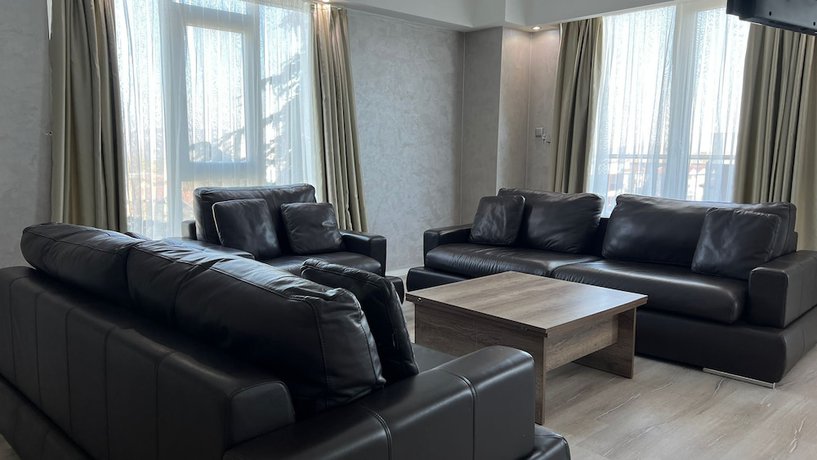 Imagen de la habitación del Hotel Osh Luxury. Foto 7