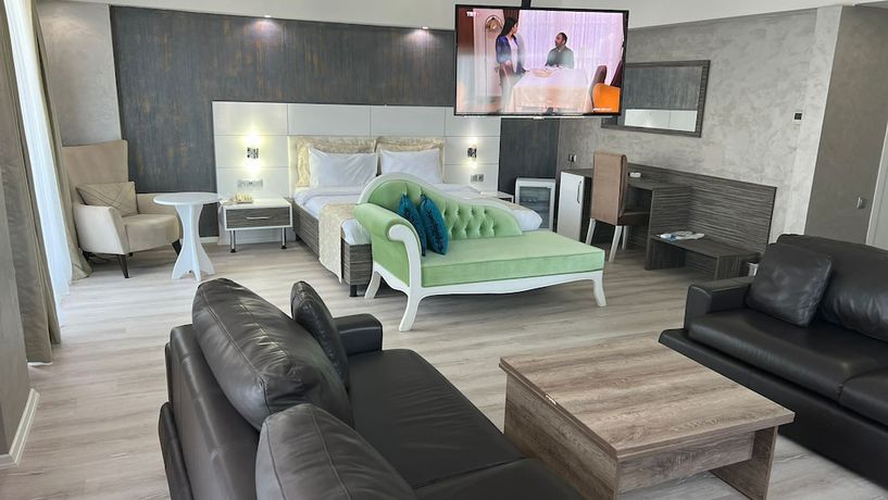 Imagen de la habitación del Hotel Osh Luxury. Foto 12