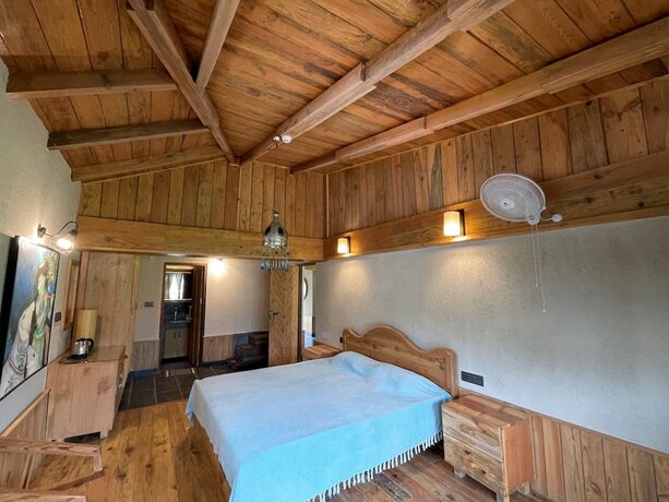 Imagen de la habitación del Hotel Osho Himalayas. Foto 11