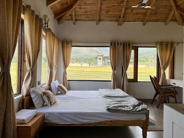 Imagen de la habitación del Hotel Osho Himalayas. Foto 12