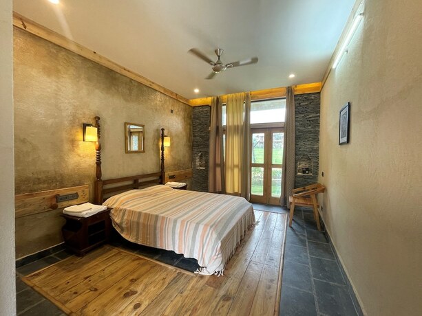 Imagen de la habitación del Hotel Osho Himalayas. Foto 14