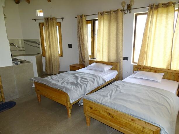 Imagen de la habitación del Hotel Osho Himalayas. Foto 15