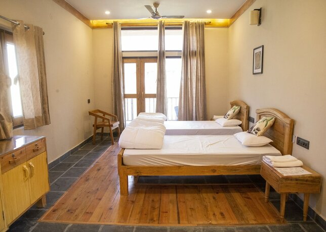 Imagen de la habitación del Hotel Osho Himalayas. Foto 16