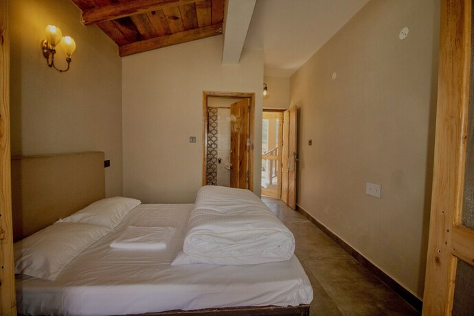 Imagen de la habitación del Hotel Osho Himalayas. Foto 17