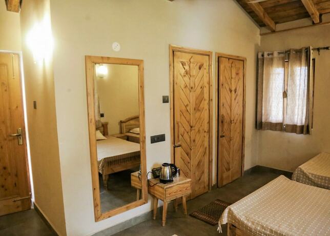 Imagen de la habitación del Hotel Osho Himalayas. Foto 18