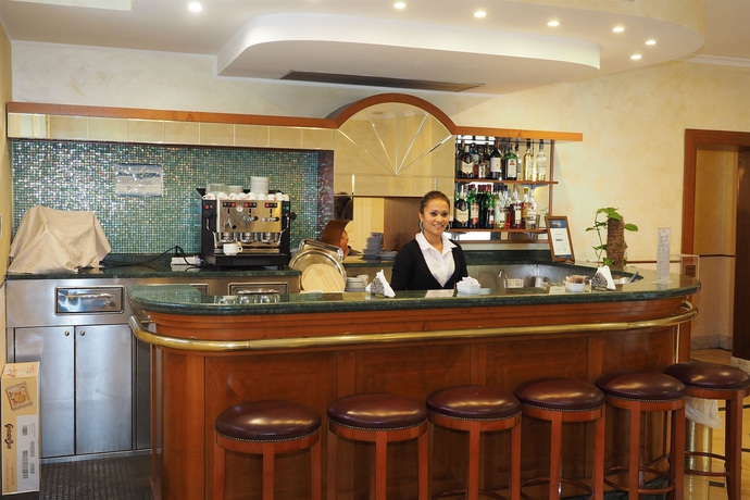 Imagen del bar/restaurante del Hotel Osimar. Foto 3