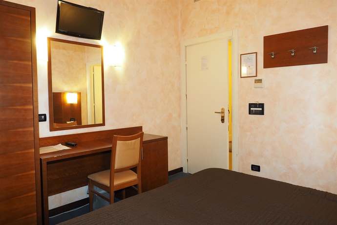 Imagen de la habitación del Hotel Osimar. Foto 8