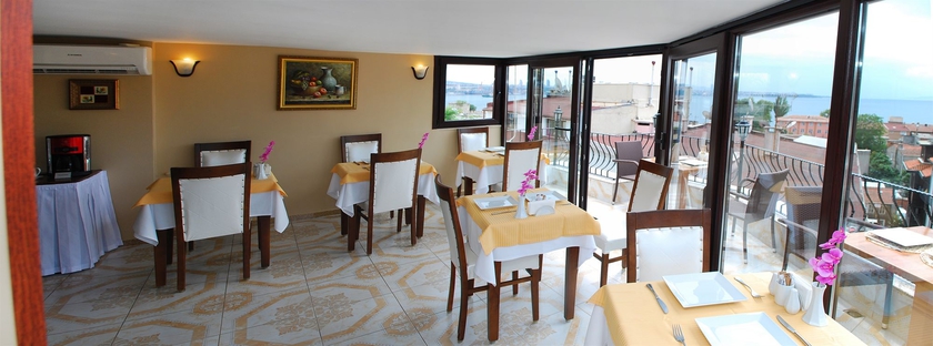 Imagen del bar/restaurante del Hotel Osmanhan. Foto 3