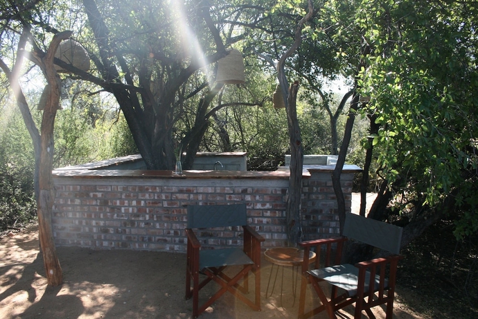 Imagen de los exteriores del Hotel Osonjiva Outpost. Foto 11