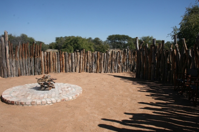 Imagen de los exteriores del Hotel Osonjiva Outpost. Foto 12