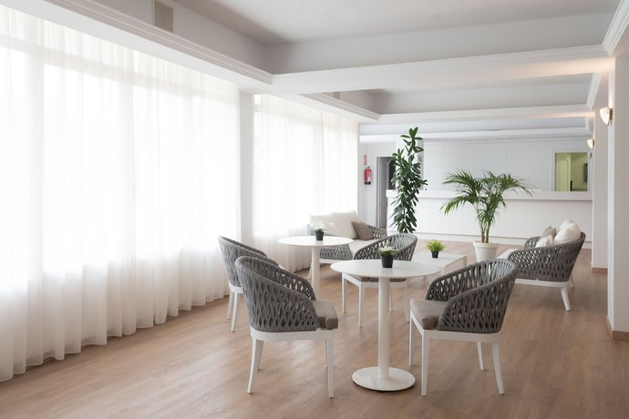 Imagen de los interiores del Hotel Osprey Menorca. Foto 21