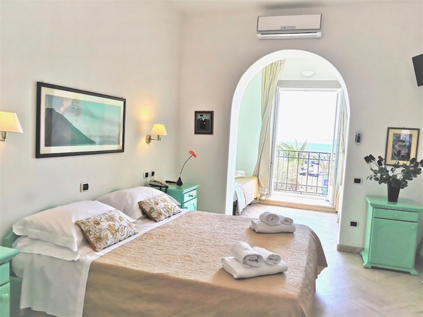 Imagen de la habitación del Hotel Ossidiana Stromboli Center. Foto 4