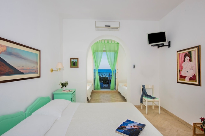 Imagen de la habitación del Hotel Ossidiana Stromboli Center. Foto 5