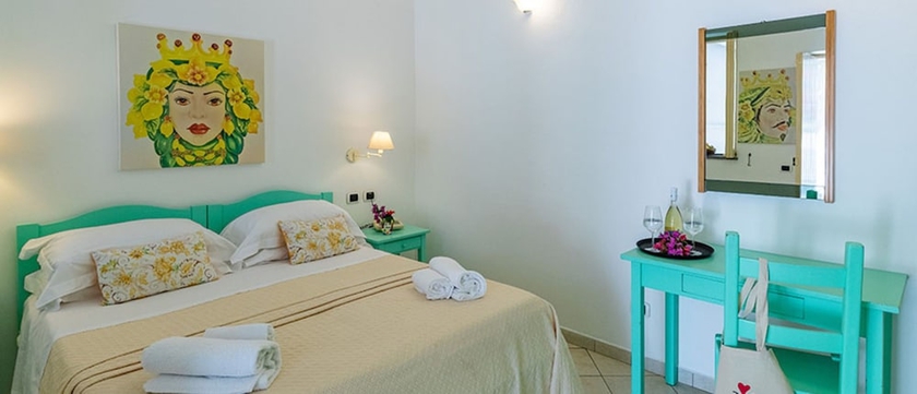 Imagen de la habitación del Hotel Ossidiana Stromboli Center. Foto 10