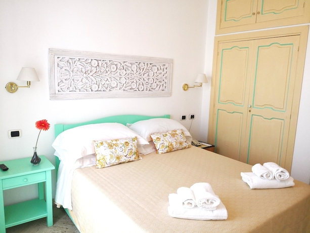 Imagen de la habitación del Hotel Ossidiana Stromboli Center. Foto 11