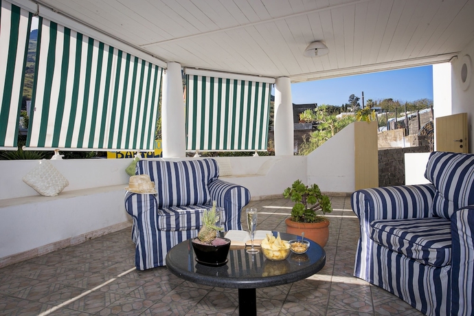 Imagen de los interiores del Hotel Ossidiana Stromboli Center. Foto 17