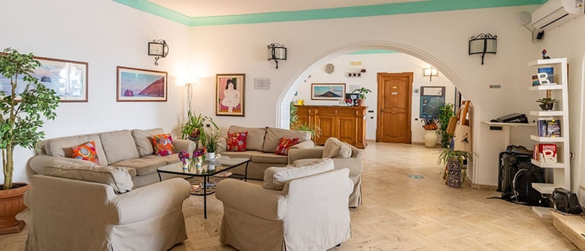 Imagen de los interiores del Hotel Ossidiana Stromboli Center. Foto 19