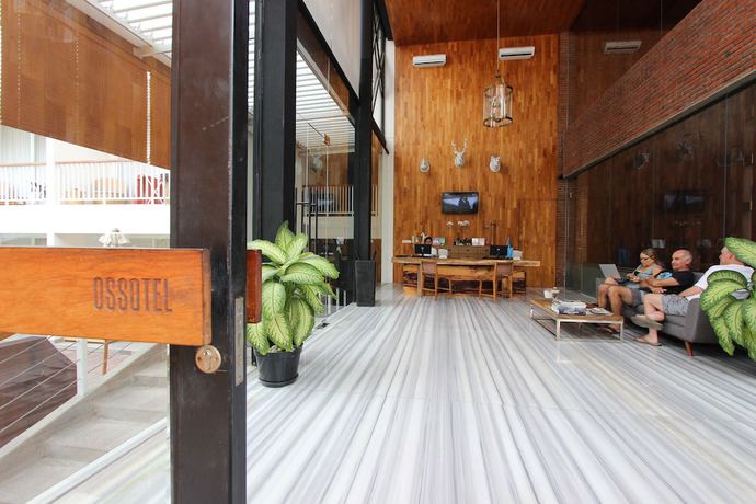Imagen de los interiores del Hotel Ossotel Legian Bali. Foto 16
