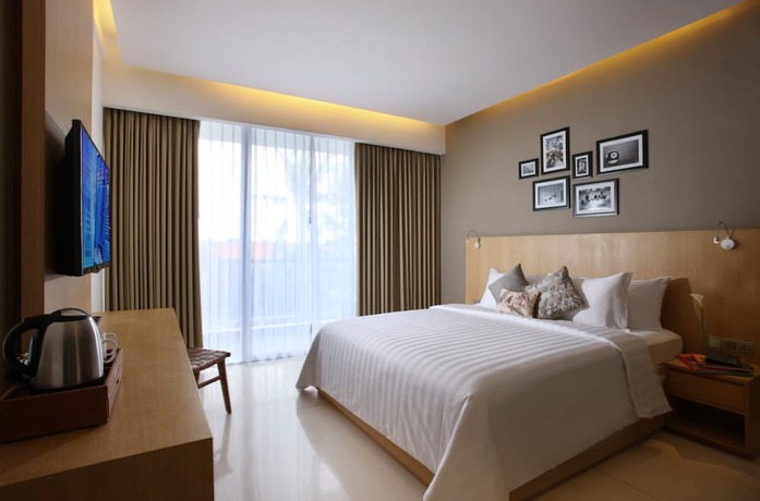 Imagen de la habitación del Hotel Ossotel Legian Bali. Foto 11
