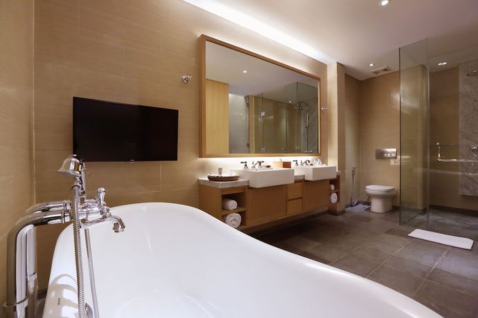 Imagen de la habitación del Hotel Ossotel Legian Bali. Foto 13