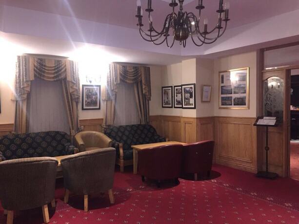 Imagen general del Hotel Ost&aacute;n Loch Altan. Foto 1